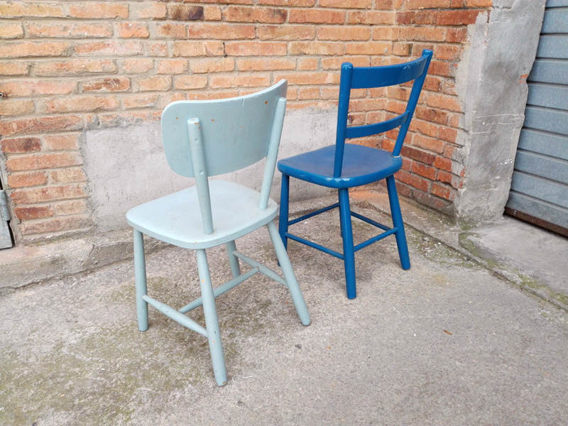 silla madera azul 43-78.2x38x40 43-80.5x38x39 (12-15eu) 1u